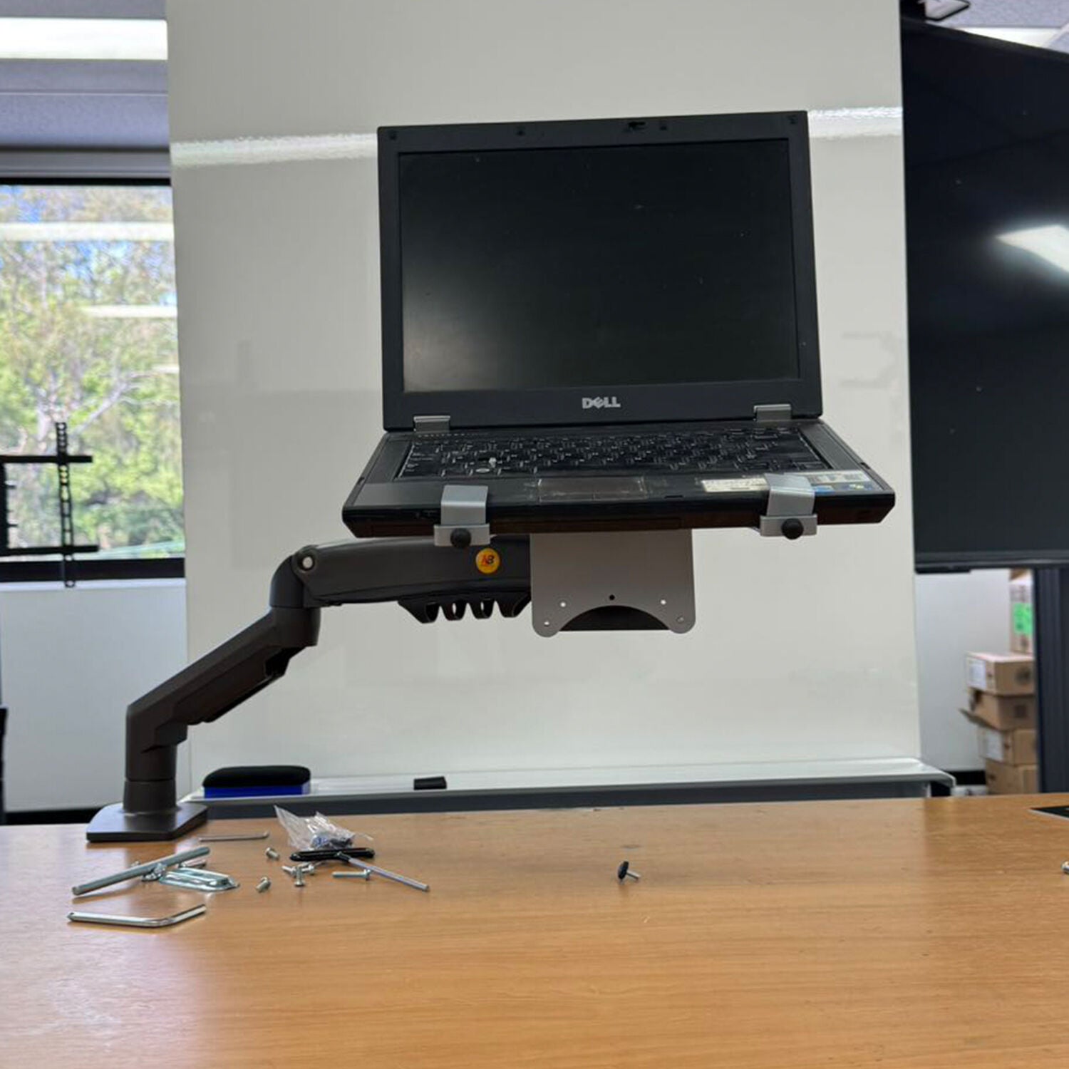 Laptop desk floating mount gas struct