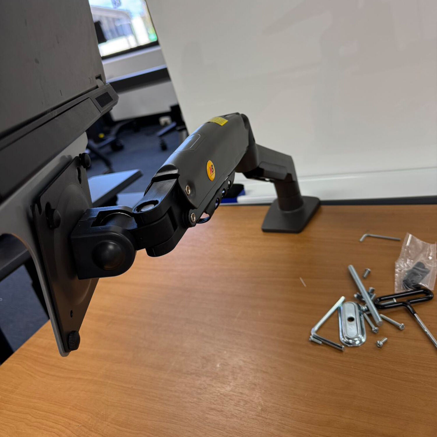 Laptop desk floating mount gas struct