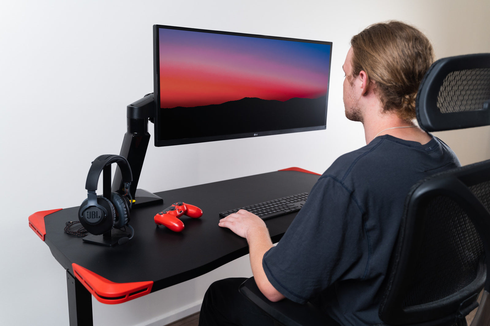 CLEARANCE Flexi-Desk Carbon Fibre finish Electric Sit/Stand Gaming Desk