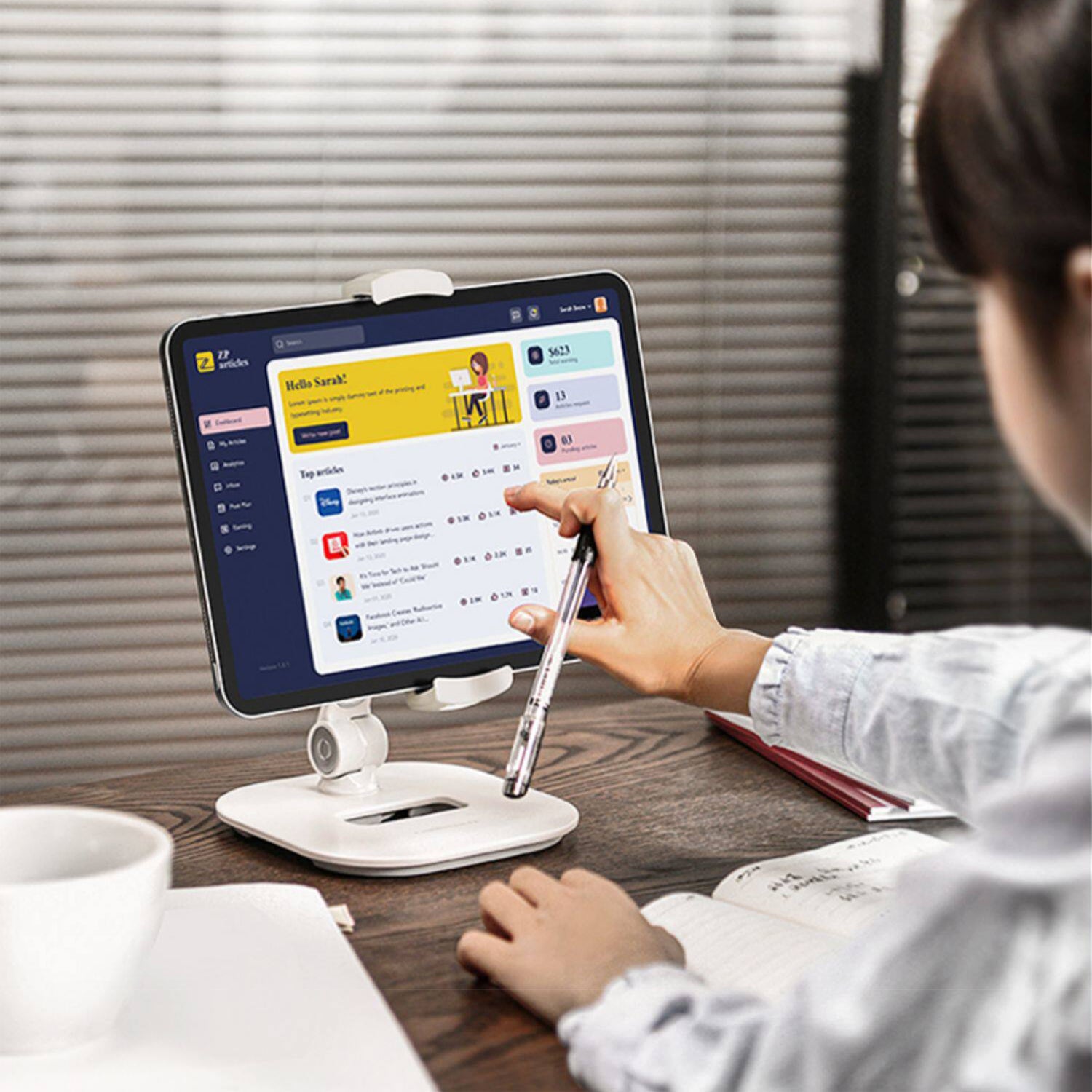 White Universal Tablet & Smartphone Holder - 360° Rotation for Desk & Travel