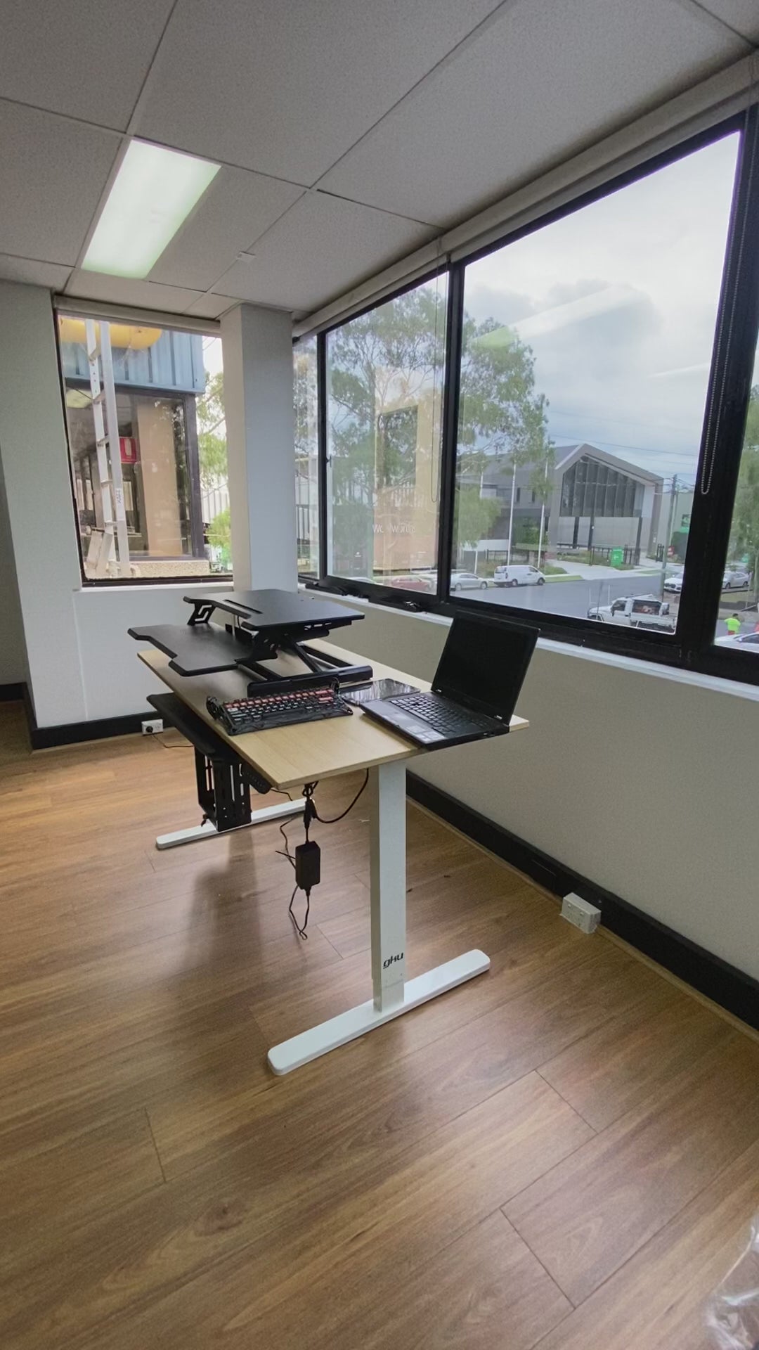 Load video: Sit Stand Desk Adjustable Riser 720x400mm GSD66HC-28M