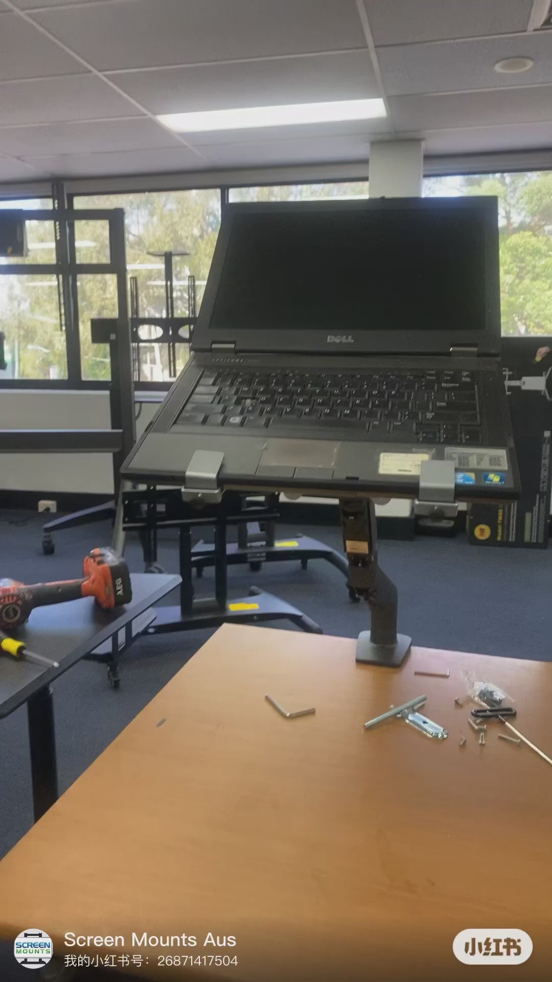 Load video: Laptop desk floating mount gas struct