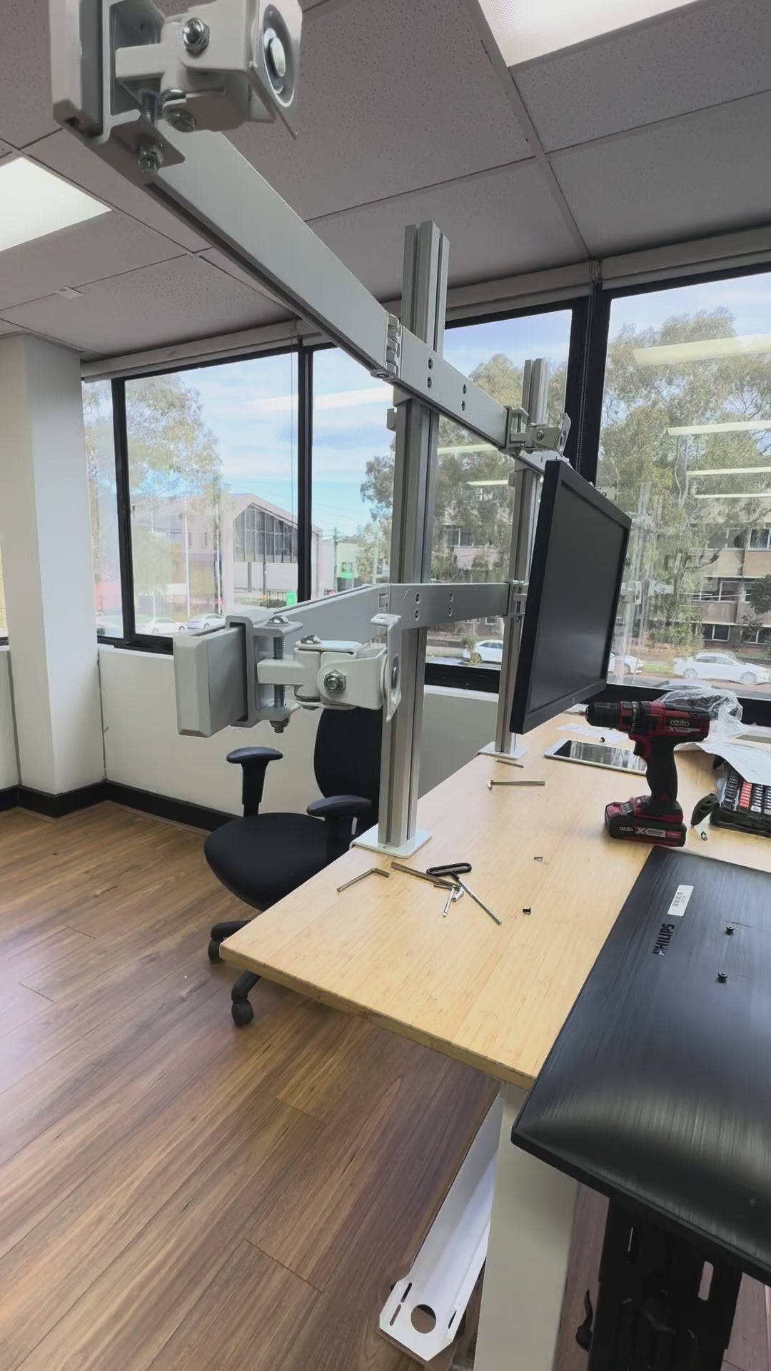 Load video: Multi Display Aluminum Monitor Arms 6 screens