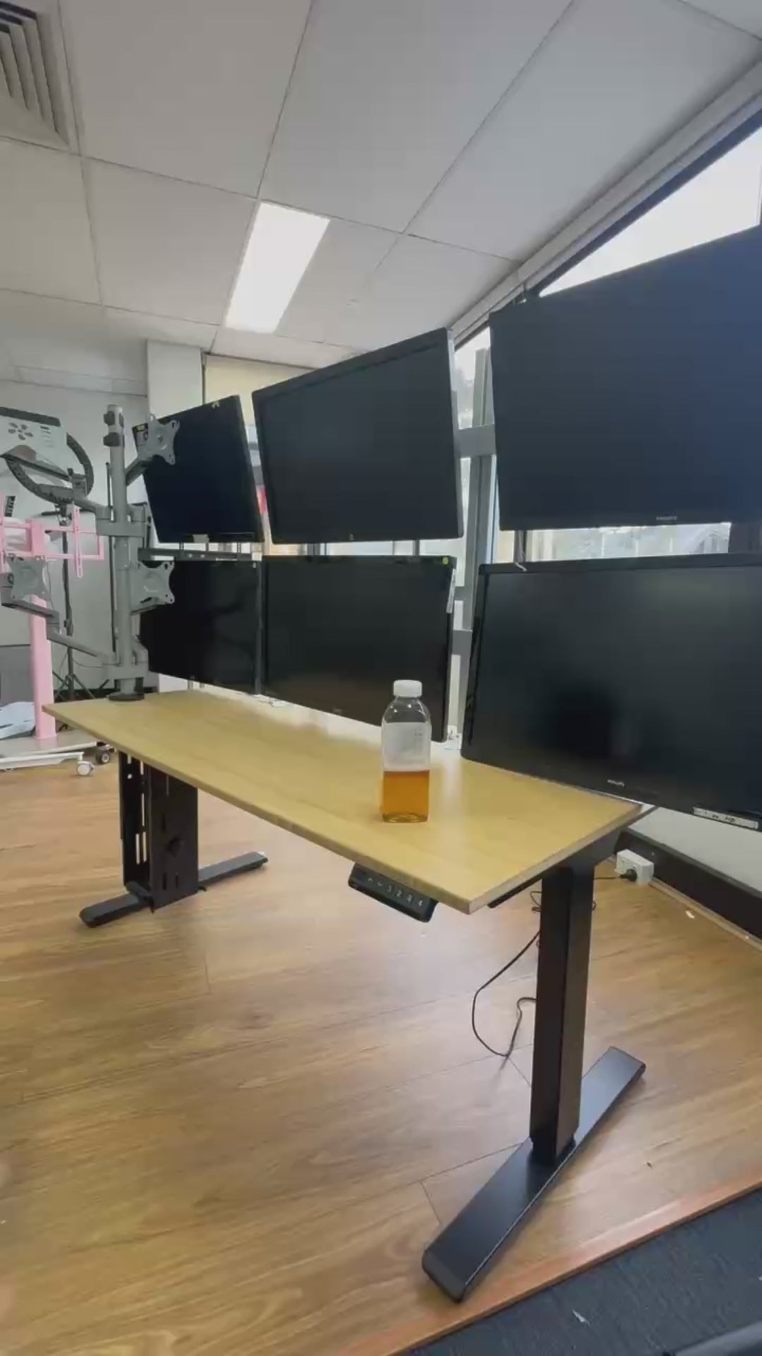 Load video: Electric Standing Desk for professionals - GKU Prolift 1400 to 1600mm