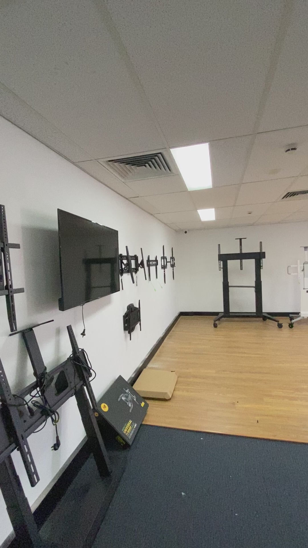 Load video: NEW P65 HD Cantilever VESA Wall Mount up to 68.2kg